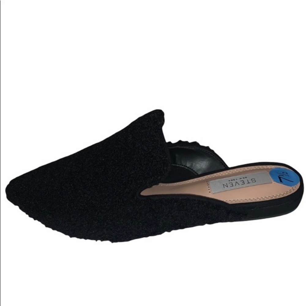 Steve Madden size 7.5 black boucle’ slip on mules